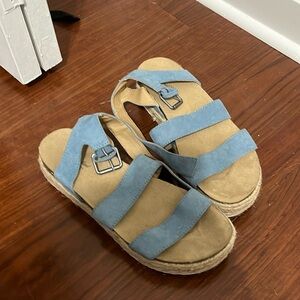 Size 9.5 blue platform sandals!